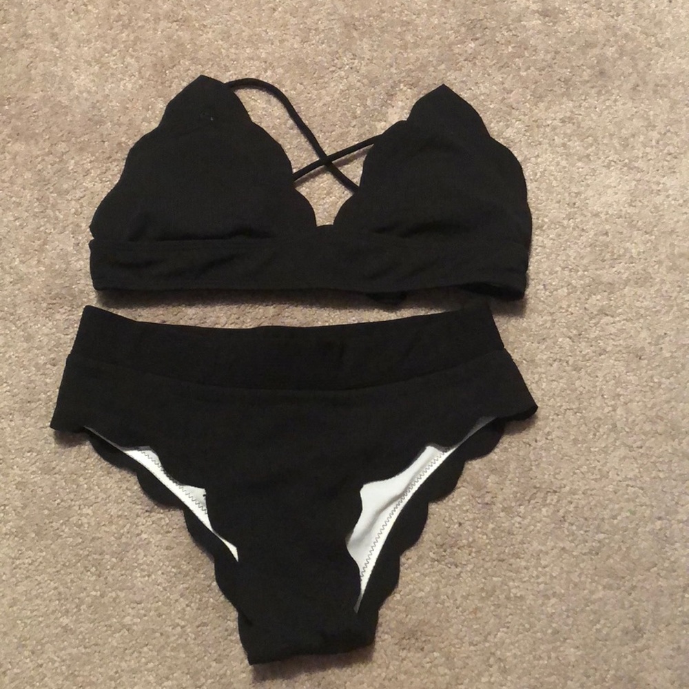 Scalloped edge bikini